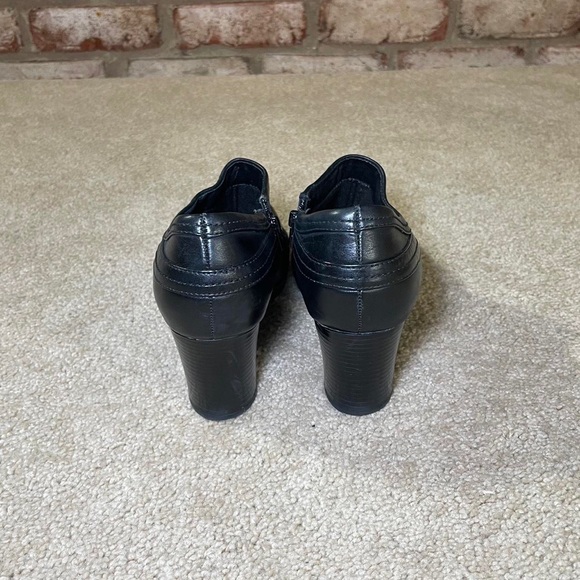 Clarks genuine leather black heeled ankle boots - Picture 5 of 7